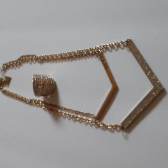 Necklace and ring - Picture 1 of 5